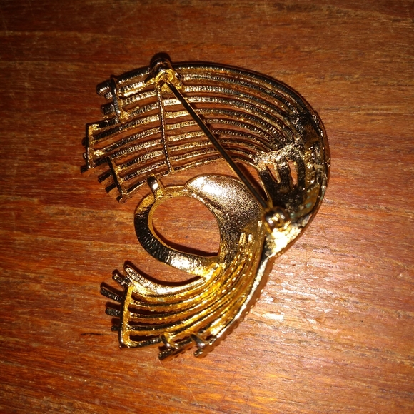 Vintage Five Gold Toned Brooches, Leaf, Charm Holder, Gold & Purple Enam… - Picture 12 of 13